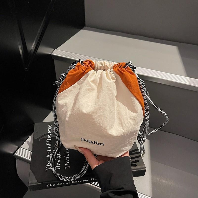 Korean Shoulder Bag New Style Ins Contrasting Color Drawstring Bucket Simple Casual Cross-border Backpack покинуть белый