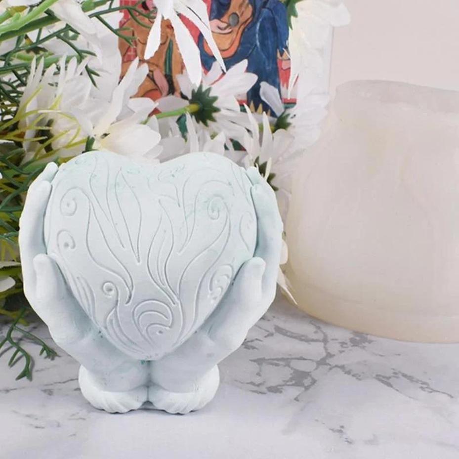 Two-handed Holding Love Candle Silicone Mold Carved Heart-shaped Candle Making Plaster Soap Chocolate Baking Tool Wedding Gift