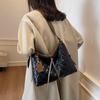 2025 autumn and winter new women's shoulder bag European and American retro large-capacity women's bag messenger bag versatile women's bag