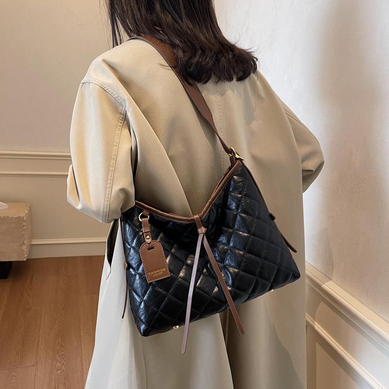 2025 autumn and winter new women's shoulder bag European and American retro large-capacity women's bag messenger bag versatile women's bag