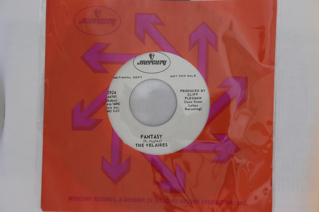7inch Record VELAIRES - Fantasy / Yes, I Loved You 72924 Mercury 1969 US Rock Used