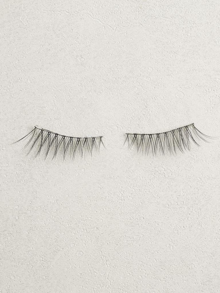 Natural Volume False Eyelashes - Meeting Style