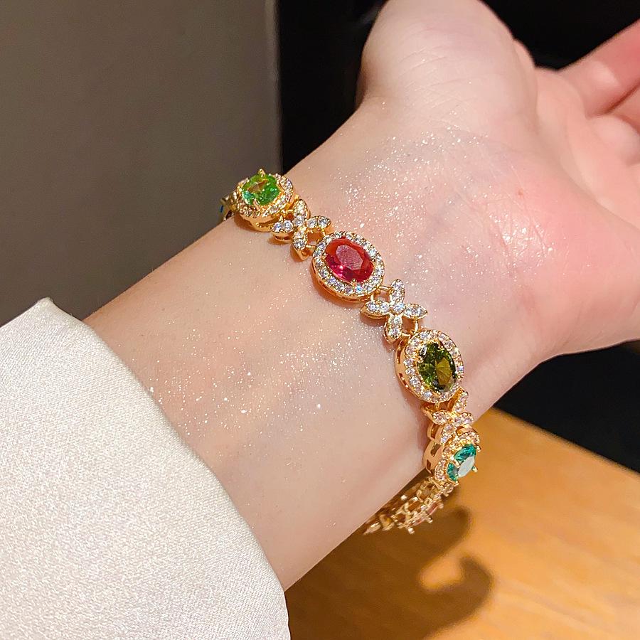 French Zircon Oval Cross Flower Clasp Bracelet - Retro Court Style, Light Luxury Jewelry