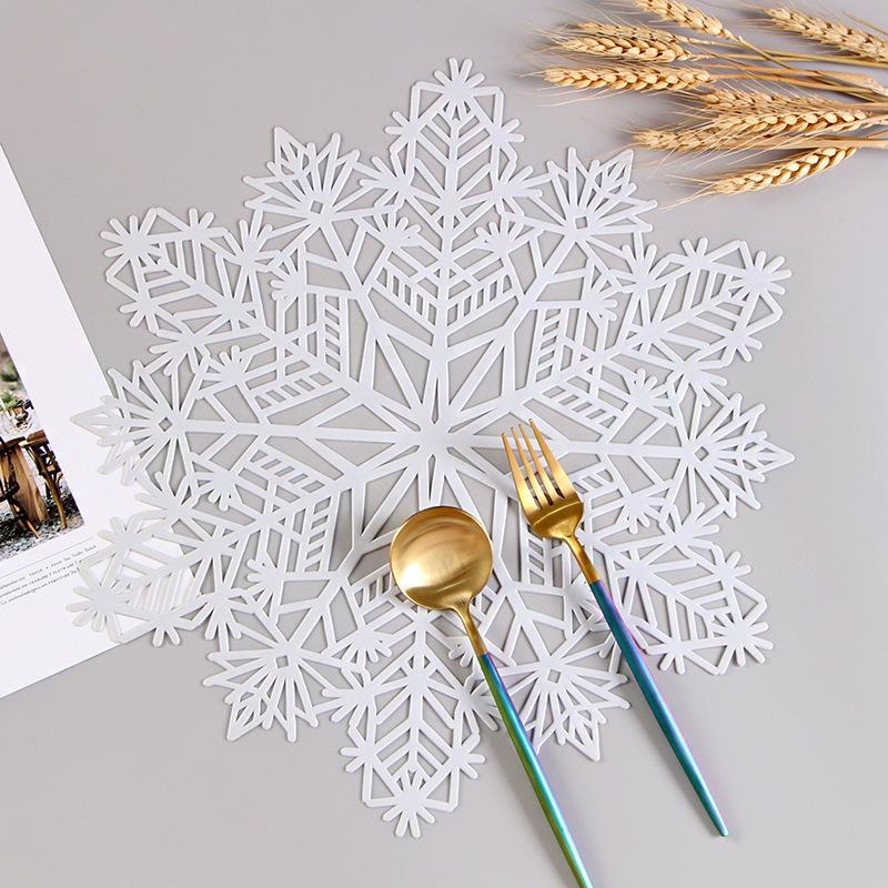 

8PCS Christmas Decorative Placemats Snowflake Shaped Cutlery Mat Hollow Insulated Non-slip Coasters Home Christmas Decorations 1PCS