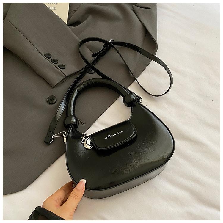 

2025 new fashion crescent moon bag women s personality simple going out messenger bag new niche portable commuter shoulder bag