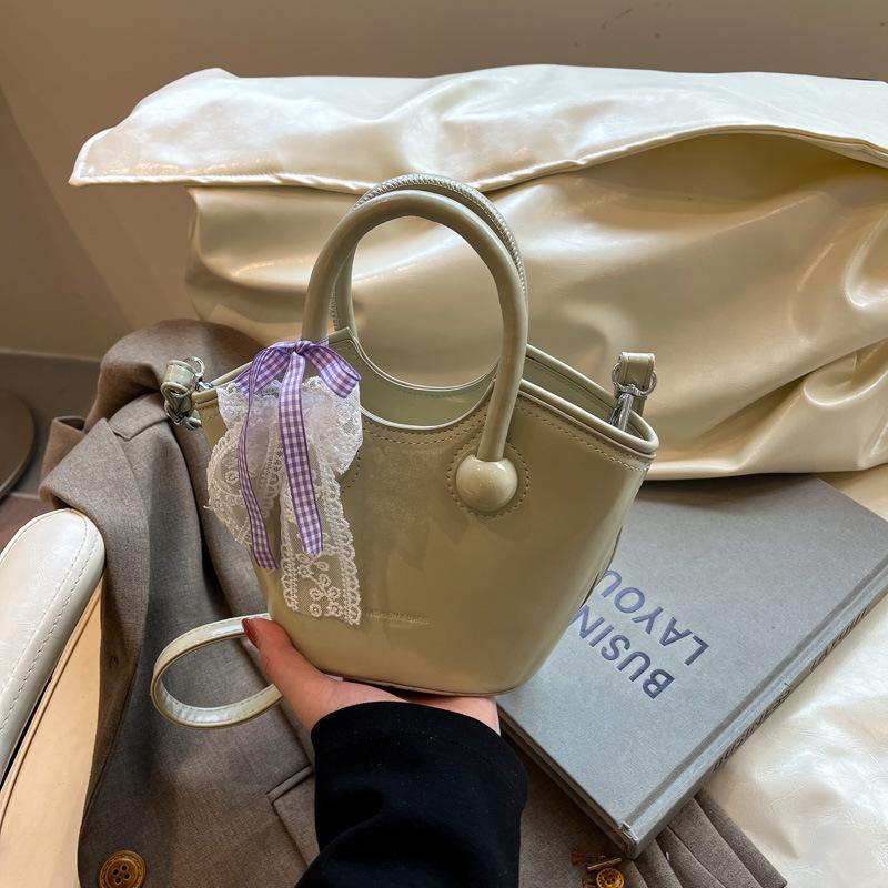 Korean Niche Bag Women's 2025 New Spring and Summer Versatile Handbag Popular Single Shoulder Messenger Bag Bucket Bag
