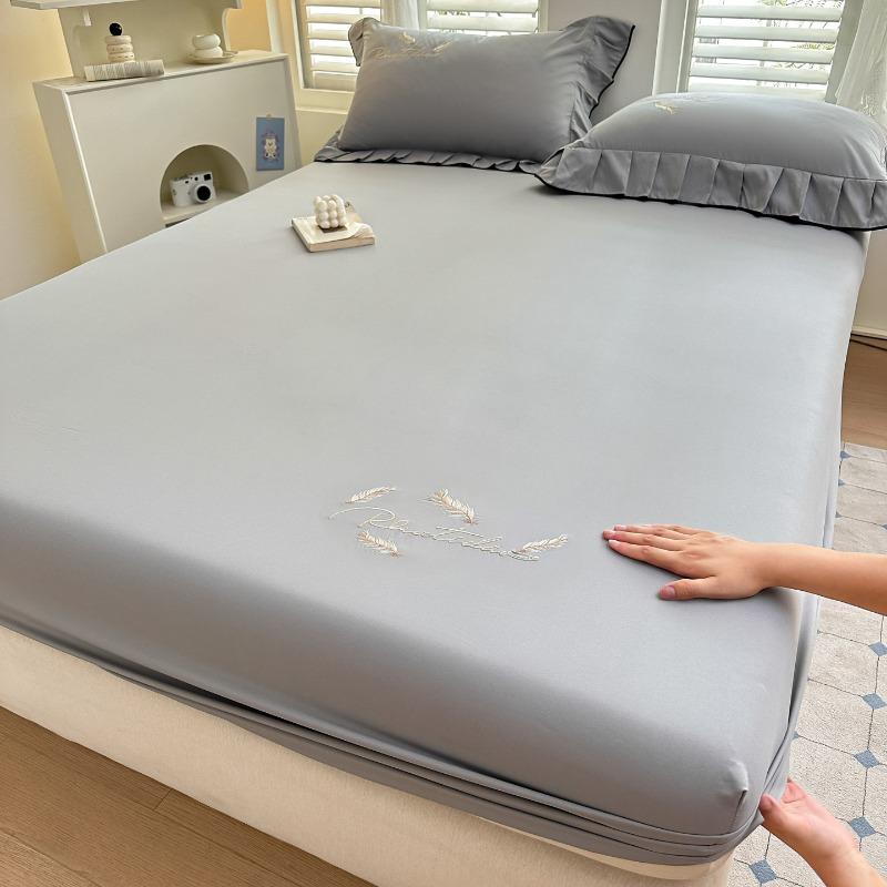 Washed embroidered fitted sheet three-piece set bed partition and non-slip all-inclusive mattress protective cover