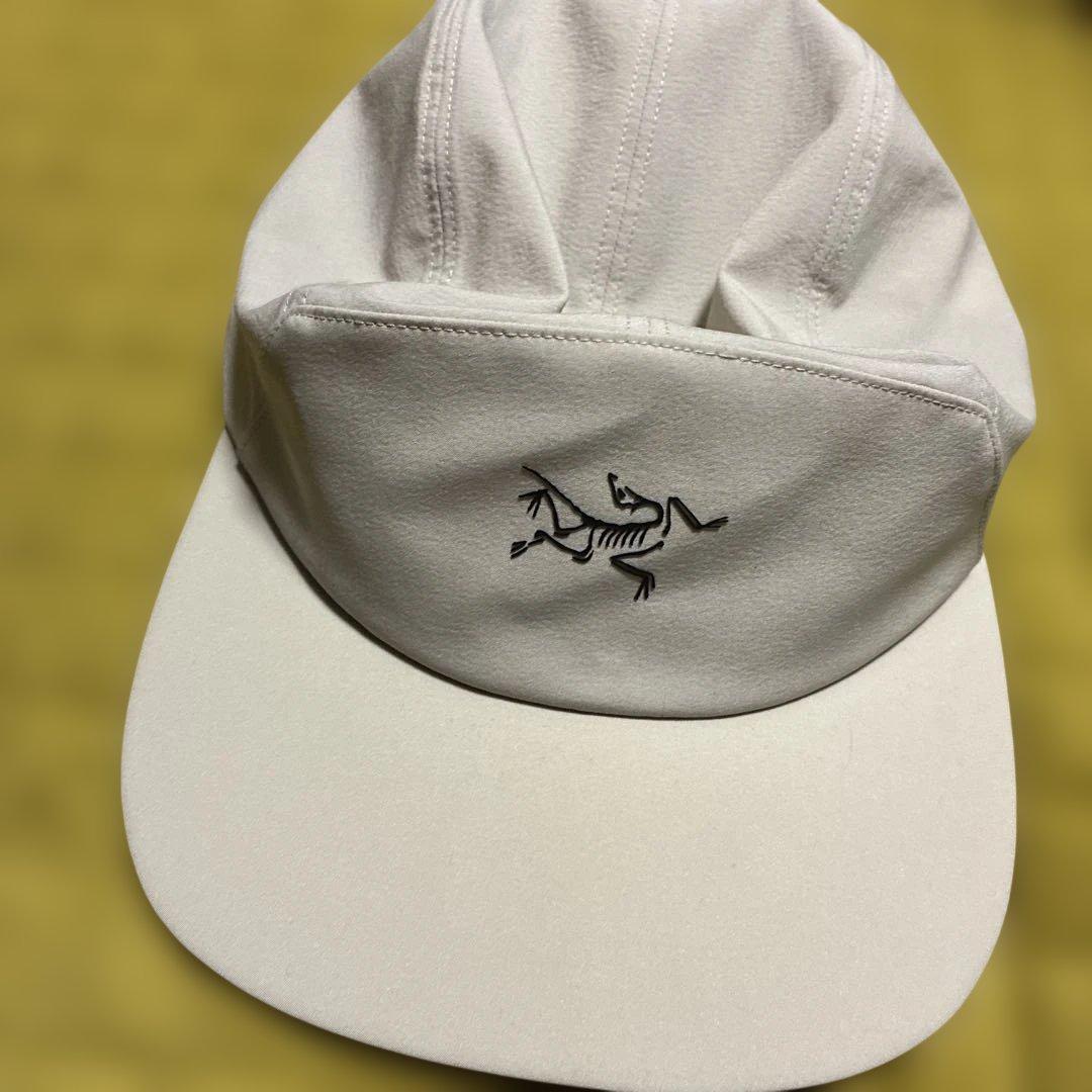 Used White Arc teryx logo cap