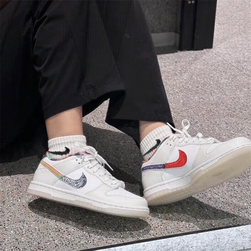 Nike Tênis Dunk Low GS Multicolor Paisley Infantil Branco Difuso-Azul Mystic-Vermelho FN8913-141