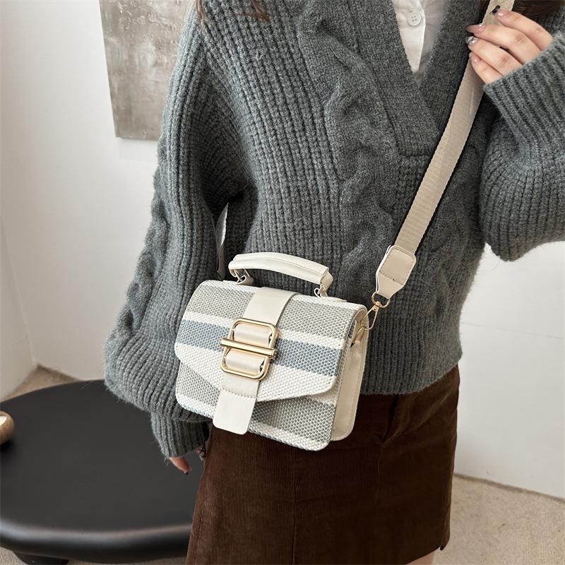 2025 new fashion shoulder bag niche design portable small square bag women's bag winter foreign style messenger bag