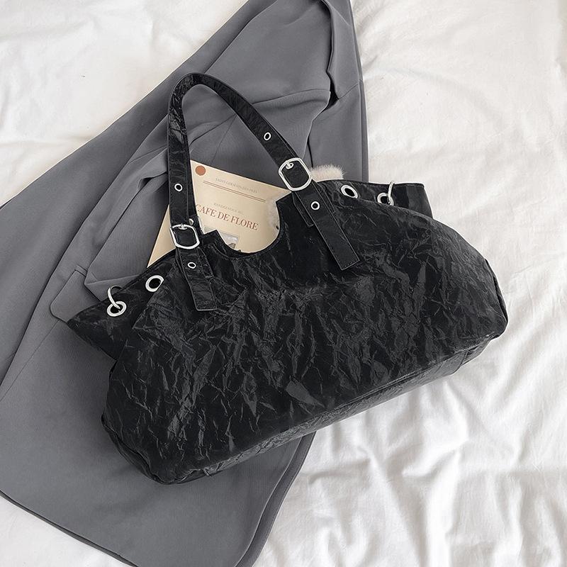 

Niche high-value underarm bag women s 2025 autumn new fashion simple tote bag casual commuter handbag