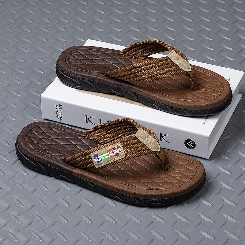 

In summer, the new men s thick-bottomed foot-pinch flip-flops are casual and trendy, fashionable and versatile, non-slip and wear-resistant. 45