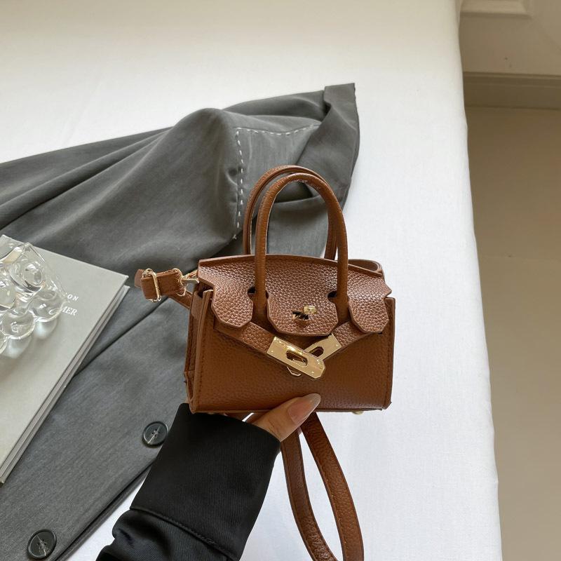 

2025 new children s bag girls princess messenger bag European and American mini foreign change small square bag коричневый