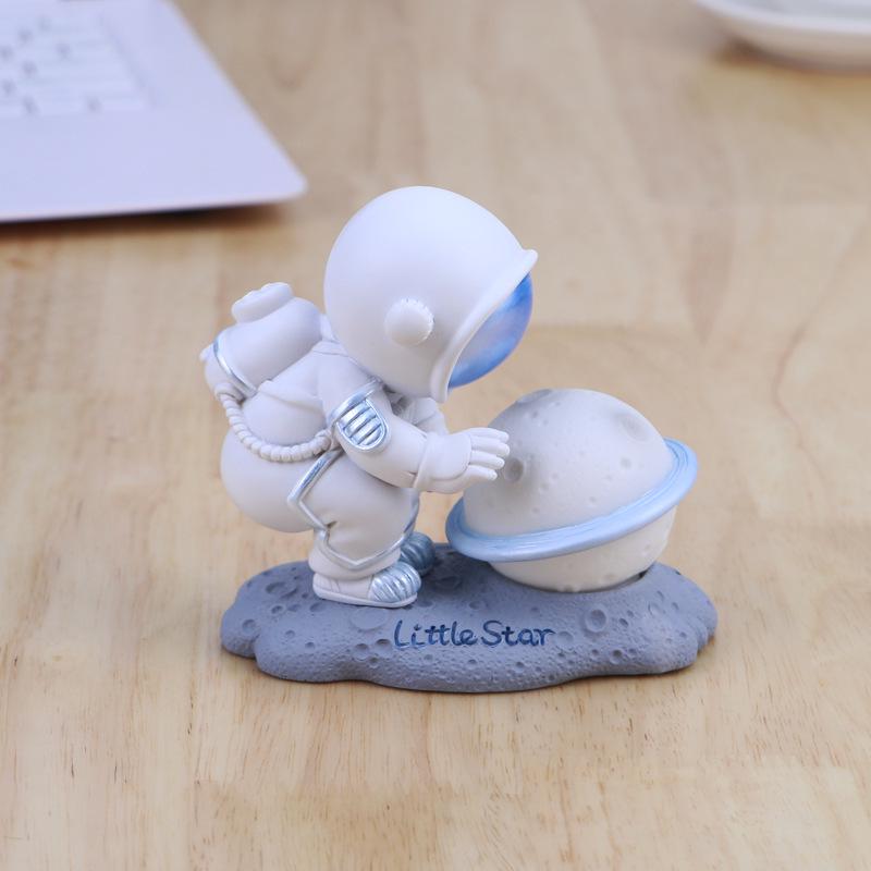 Cute Astronaut Night Light: Eye-Protective Bedroom Lamp for Girls, Kids, Spaceman Sleep & Desk Light, Gift Idea