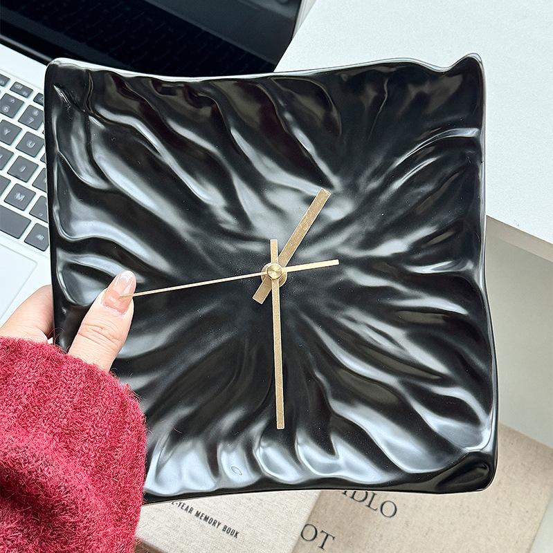 Nordic Ceramic Ornament Clock Desktop Wrinkle Clock Decorative Crafts Living Room Ornaments Artistic Creative Home Decor Gifts