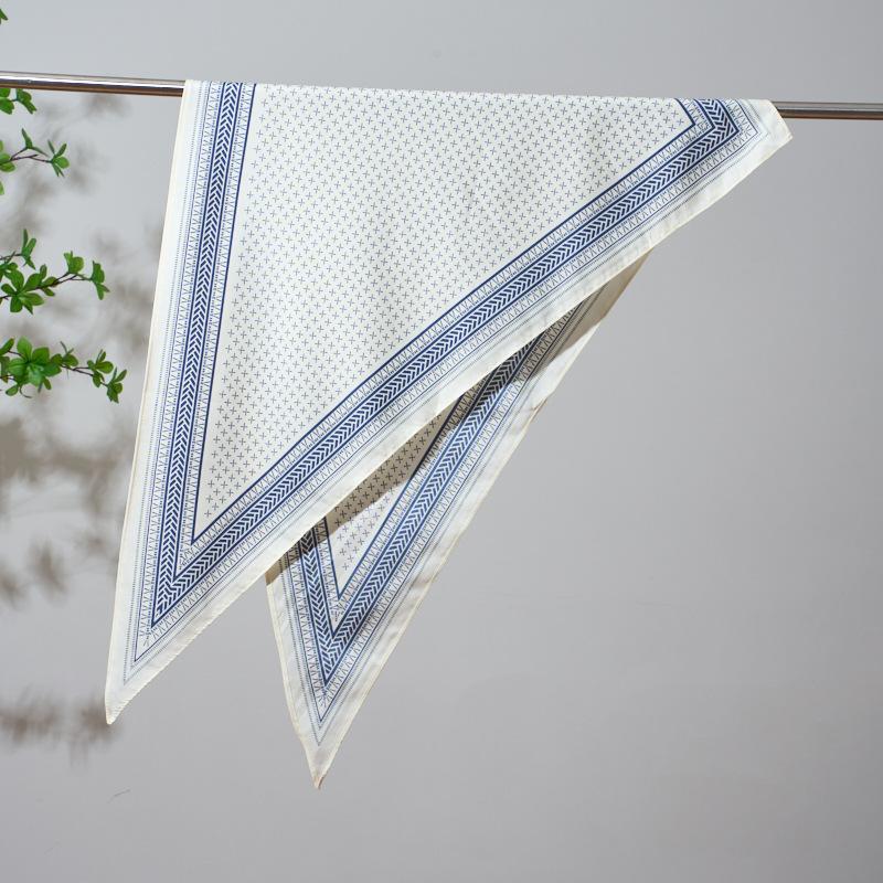 New Fashionable and Versatile Simple Korean Version of the Triangular Scarf, Old Money Style Wear Belt, Waist Seal, Women's Sunscreen Triangular Silk