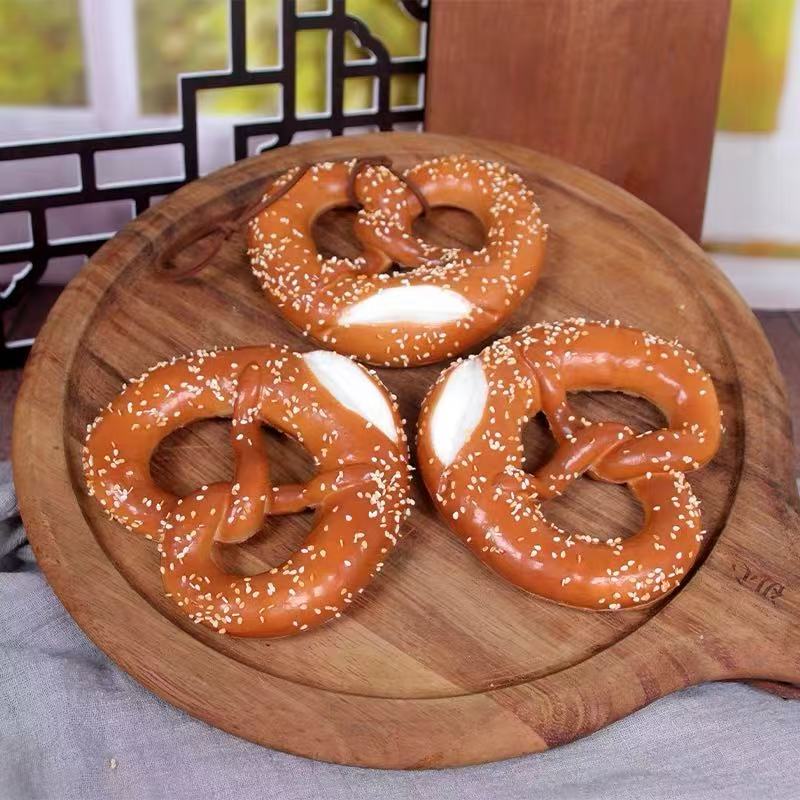 Artificial Bread Simulation Food Model Fake Bagel Home Decor Cake Shop Bakery Window Display Photography Props Heart Shape