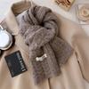 Small twist is a new scarf for women in autumn and winter. It is warm and versatile outside in winter. Solid color knitted neck protection scarf.