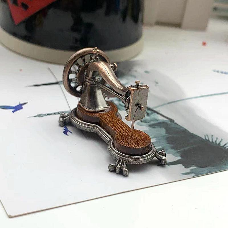 Dollhouse miniatures 1/12 Mini Exquisite Alloy Mini Sewing Machine Mini Alloy Sewing Machine 1:12 Scale Dollhouse DIY Decoration