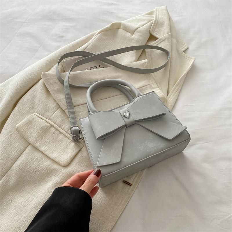 

Fashion Small Square Bag 2024 Spring Simple Casual Shoulder Bag Simple Fashion Bag Women s New Korean Commuter Bag сірий колір