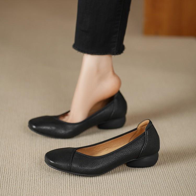 Leather round head shallow mouth single shoes women's 2025 new spring and autumn low heel one pedal grandma shoes soft sole commuter work shoes