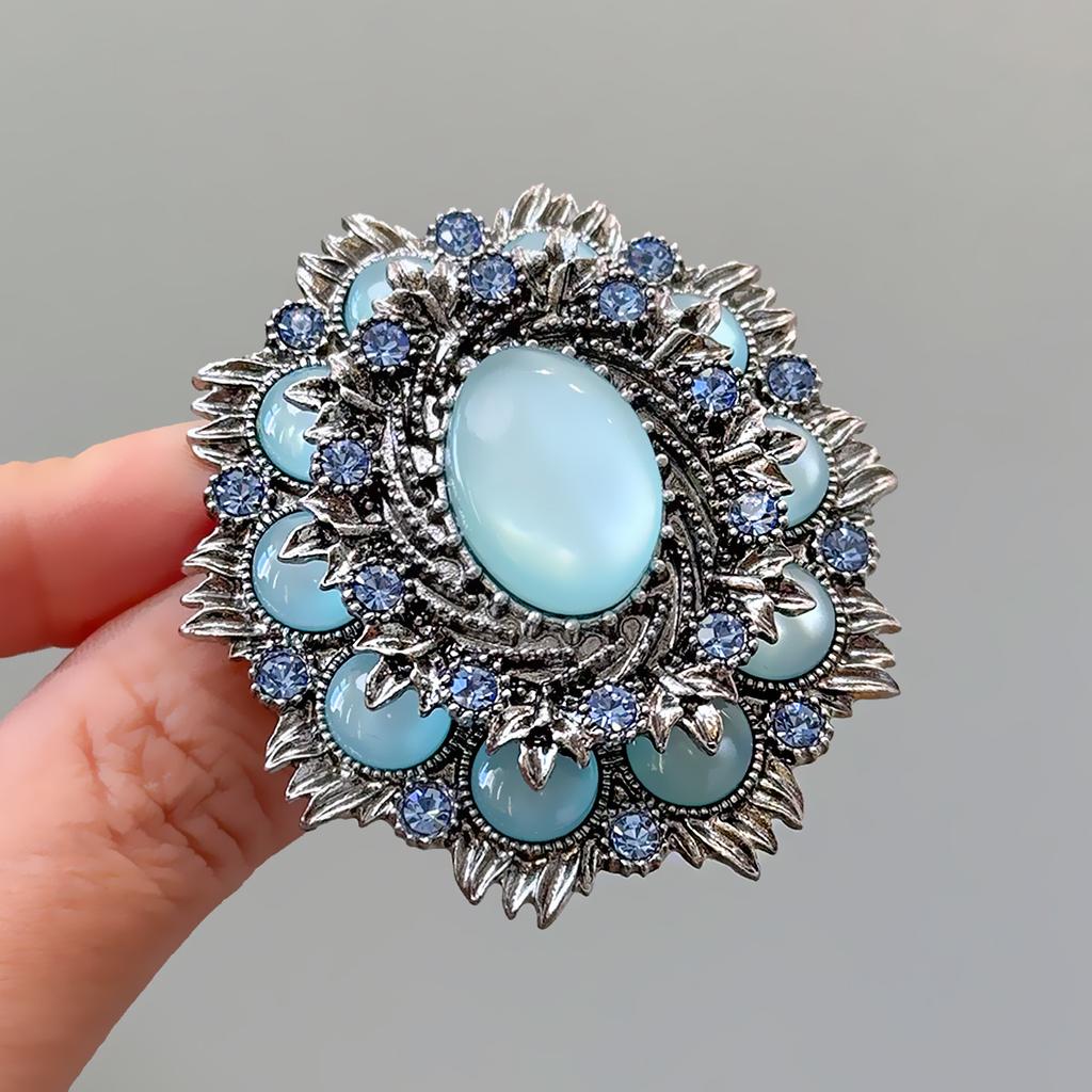 Court Style Exquisite Luxury Christmas Brooch Alloy Oval French Niche High-End Design Pin Clothes Accessories