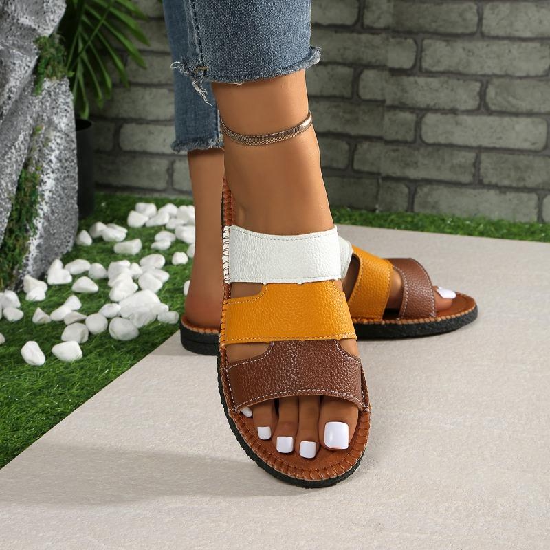 Letnie płaskie klapki damskie w bloki kolorów z odkrytymi palcami klapki outdoorowe 2025 na plażę damskie buty duży rozmiar 43