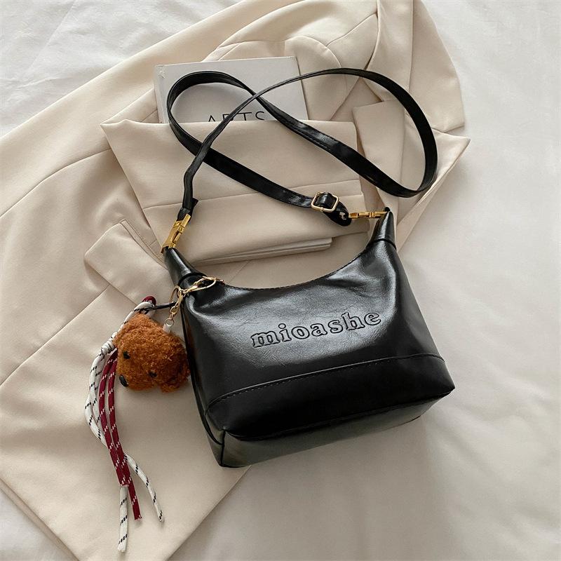 2025 new popular super-hot shoulder bag niche trendy versatile messenger bag feeling Maillard hand bag women