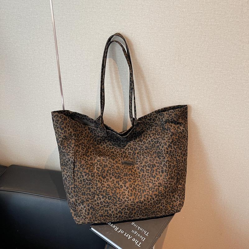 Shoulder bag Women's commuter tote bag New niche leopard print large-capacity shopping bag Commuter tote bag