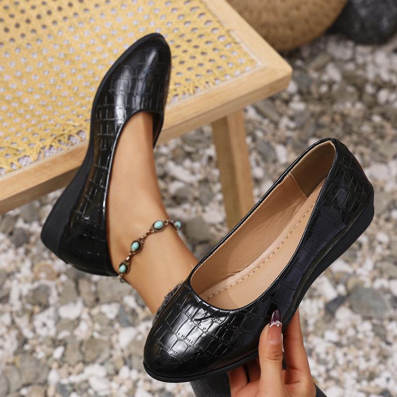 Large size new European and American pointed toe wedge single shoes stone pattern mother shoes