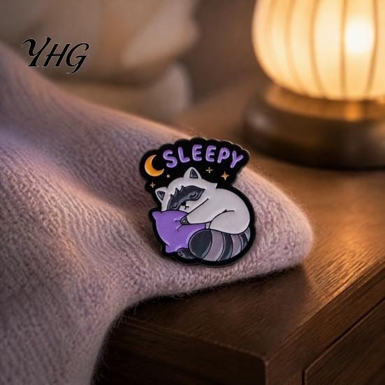 Easy to Use Lapel Pins Cartoon Raccoon Brooch Pin, Animal Decorative Enamel Badge, Alloy Theme Pin for Jackets Backpacks Hats Scarves Clothing