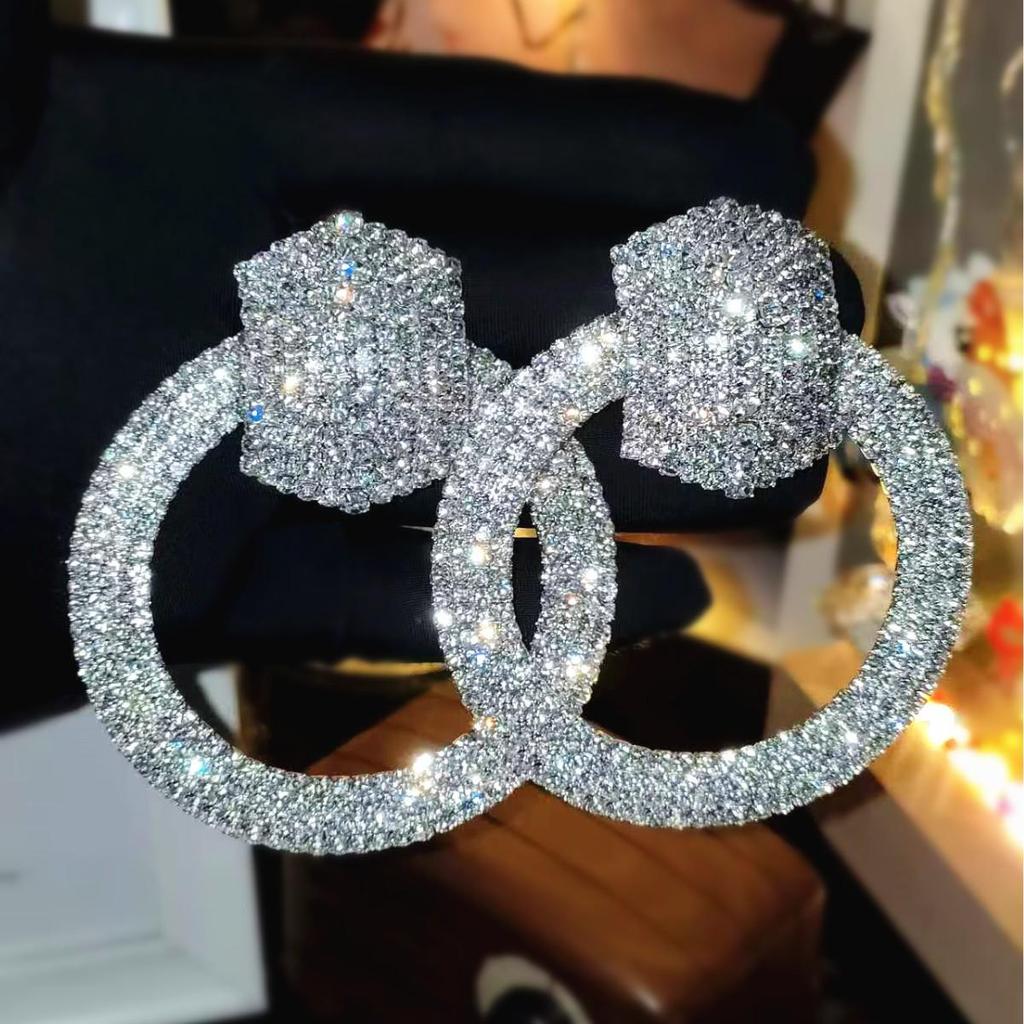 Czarne, nieblaknące, okrągłe kolczyki do elektroforezy dla kobiet o odważnej osobowości i dużych kółkach