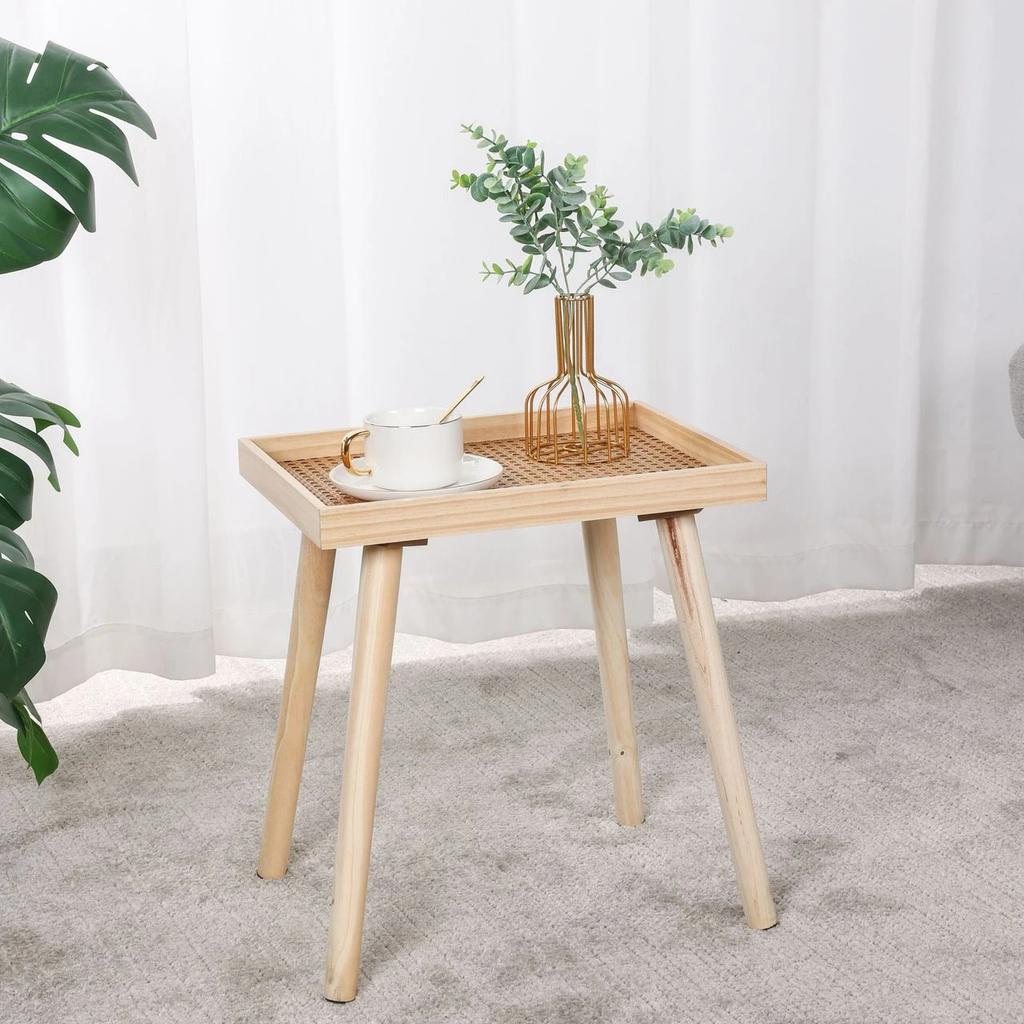 Rechteckiger Beistelltisch für kleine Räume, Beine aus Massivholz und Nachttisch aus Rattan, moderner Beistelltisch für Schlafzimmer, Büro, Wohnzimmer, der Tisch