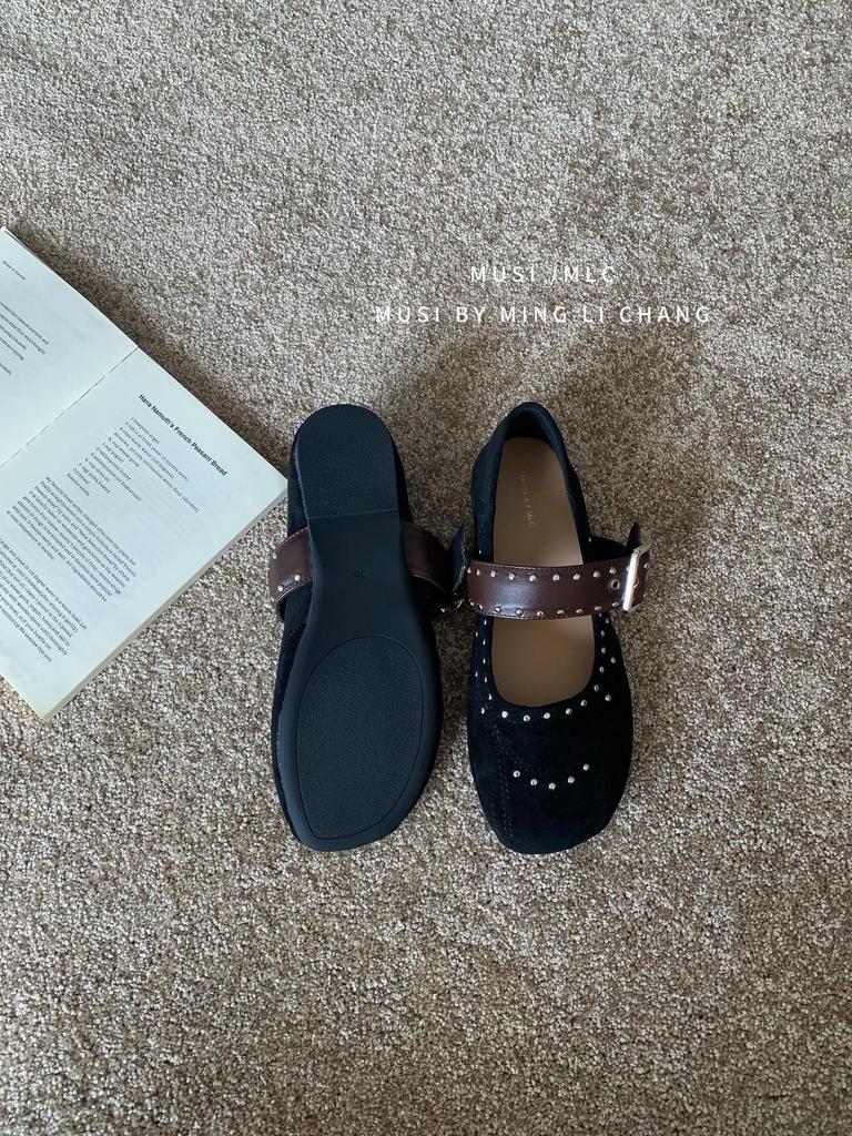 French Late Evening Wind Retro Word with Rivets Mary Jane Shoes Women's 2025 Flat Bottom Shallow Mouth Soft Sole Single Shoes Grandma Shoes
