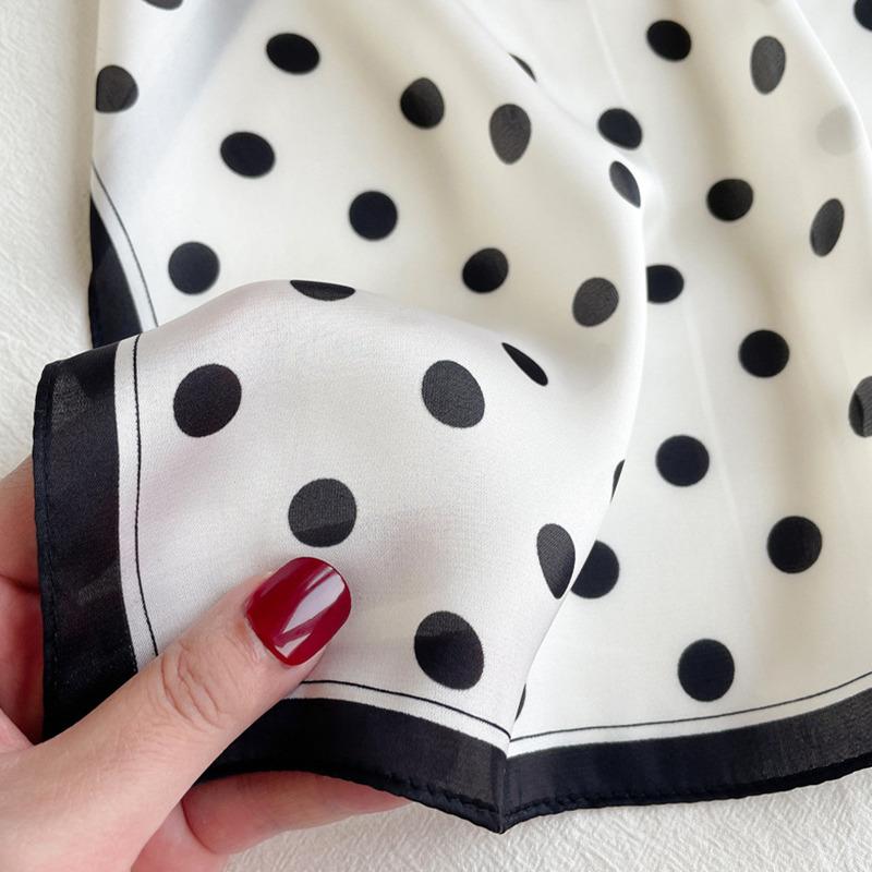 Fashion Women Single Scarves 70x70cm Square Simulated Silk Scarf Sunshade Beach Shawl Scarves Neck Scarves Wrap Headkerchief