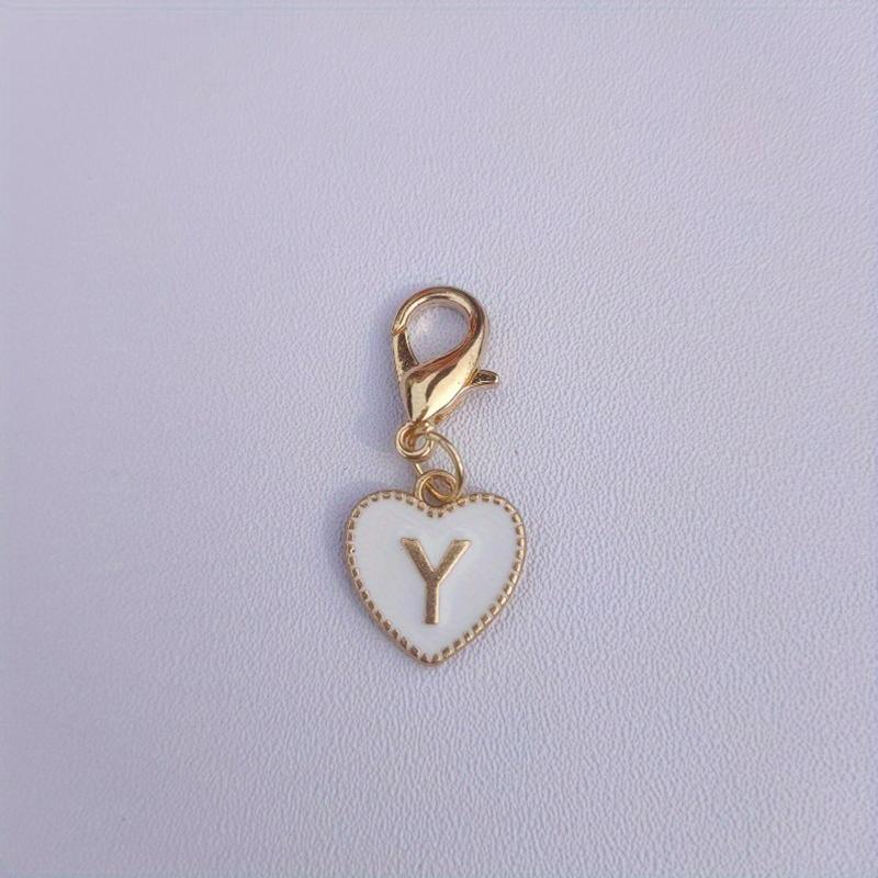 Hetsäljande 26 engelska bokstäver vit dubbelsidig persikohjärta nyckelring hjärtformad legeringsaccessoarprydnad