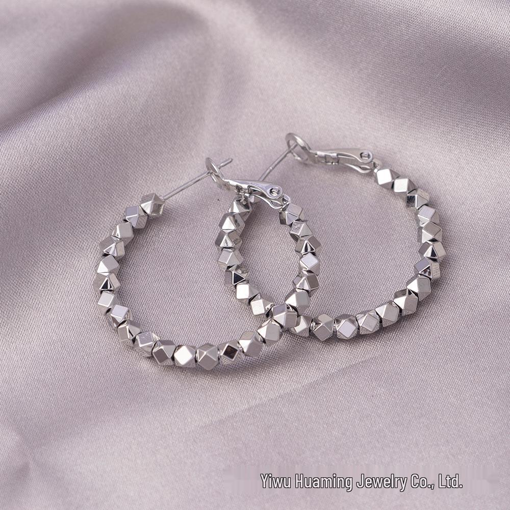 Elegante baumelnde Ohrringe mit französischen Perlen: Vergoldet, Vintage-Design in Silber 925