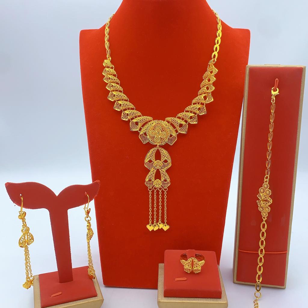 Set di Gioielli da Donna Placcato Oro 24k Stile Arabo Collana Bracciale Orecchini Anello Set da Sposa Sposa Africana Set da Quattro Pezzi 2026
