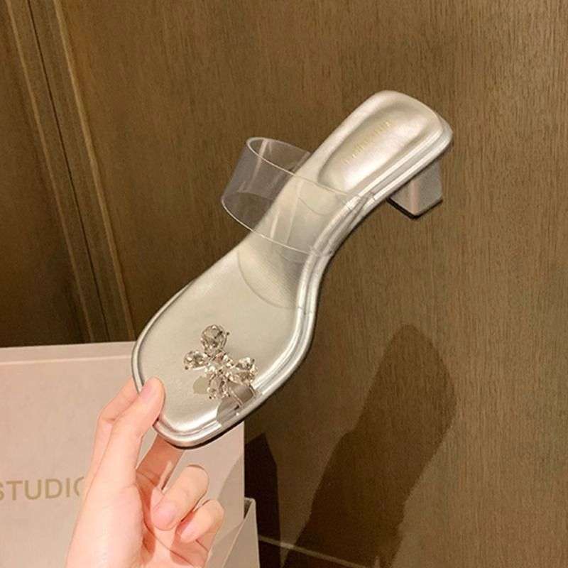 Französisches Strass-Schmetterlings-Flip-Flop-Set für Damen-Sommerbekleidung 2025 neu modische vielseitige coole Hausschuhe mit dickem Absatz