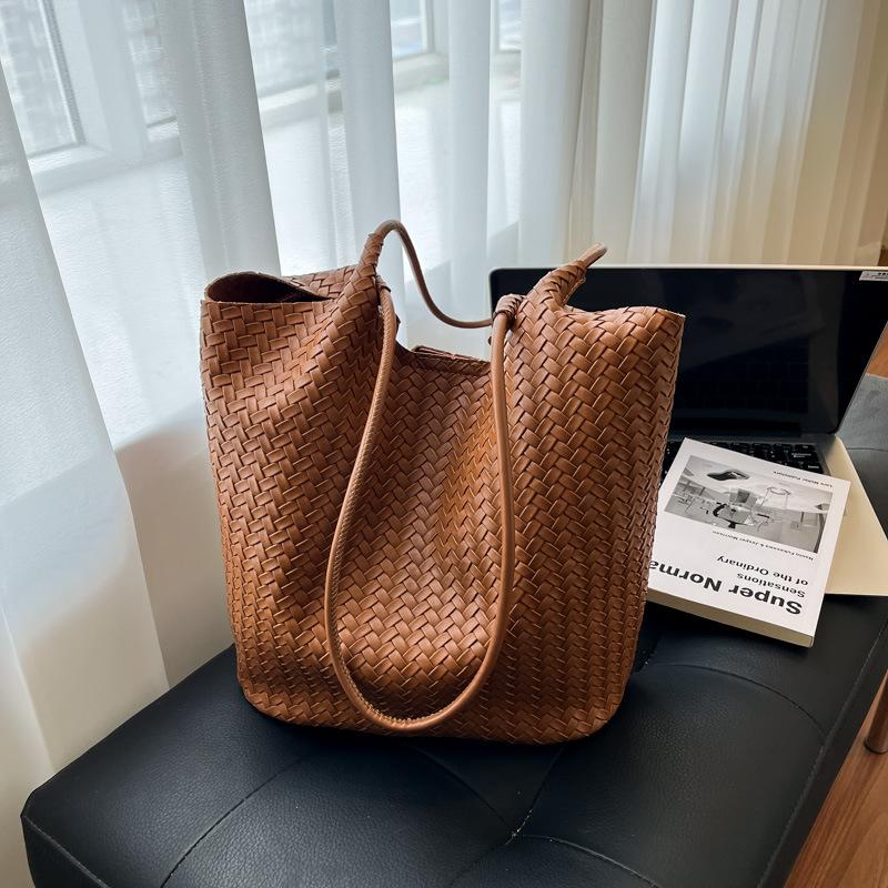 Premium Woven Bag Women's Autumn and Winter Retro Tote Bag Large Capacity Shoulder Commuter Bag