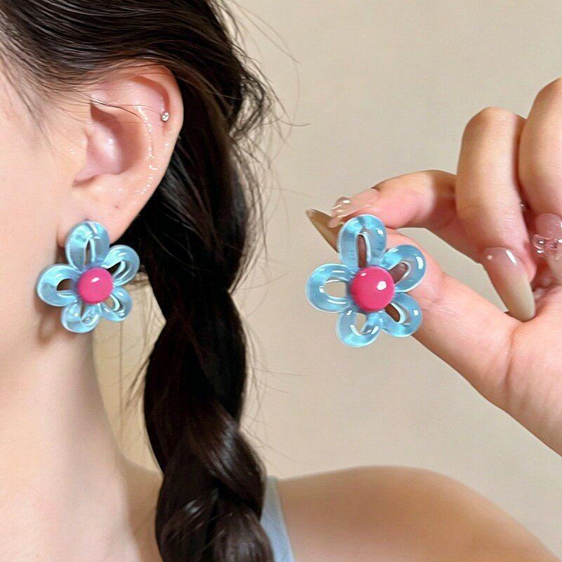 Summer dopamine hollow flower stud earrings niche design sense sweet and cute earrings daily commute versatile earrings