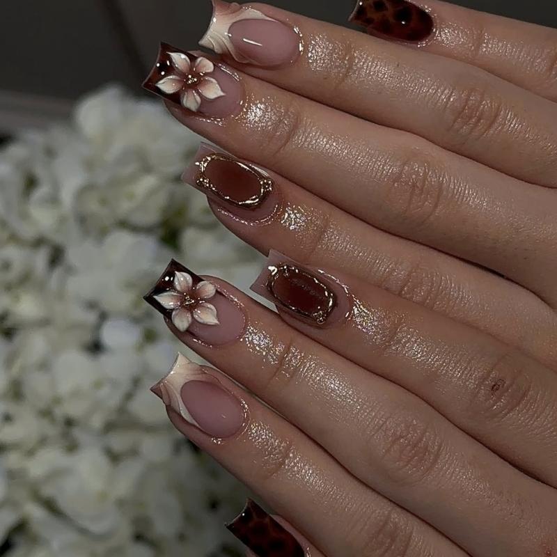 Elegante 3D Gesculpteerde Bloemen Kunstnagels ABS Press-On Nagels Eenvoudige Applicatie Langdurig Voor Bruiloftsevenement Kantoor