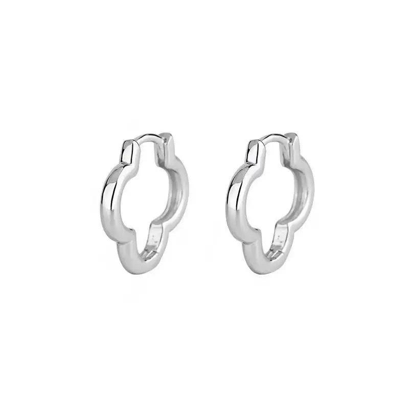 Elegant Four-Leaf Clover Hoop Earrings - Simple, Luxurious Autumn & Winter Design