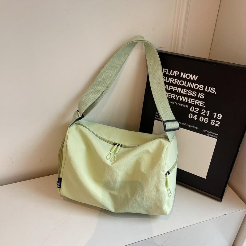 

Casual texture simple large capacity tote bag 2025 spring new fashion trend women s shoulder messenger bag зелений