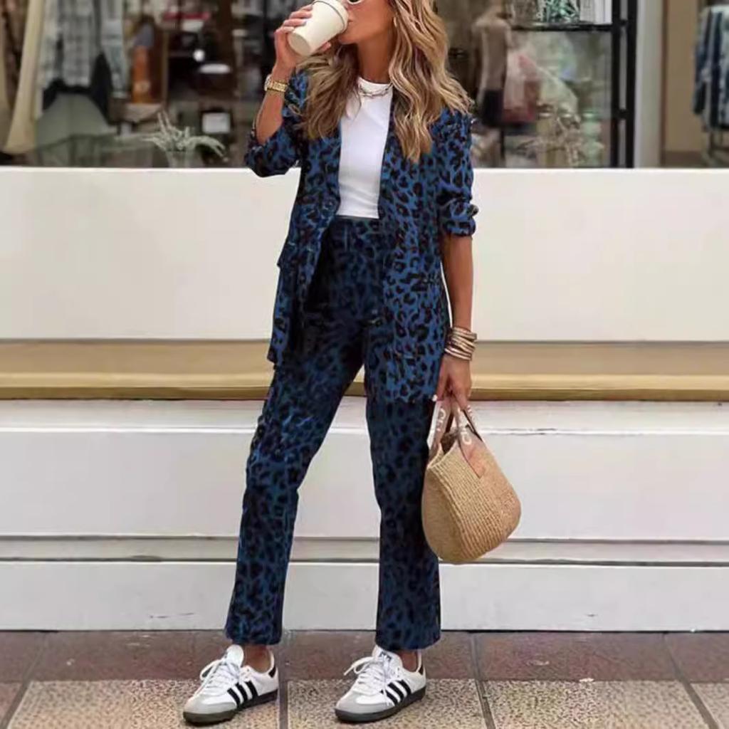 Damen Leopardenmuster Anzugset mit weißem Oberteil und Sneakers, elegantes Blazer- und Hosen-Outfit