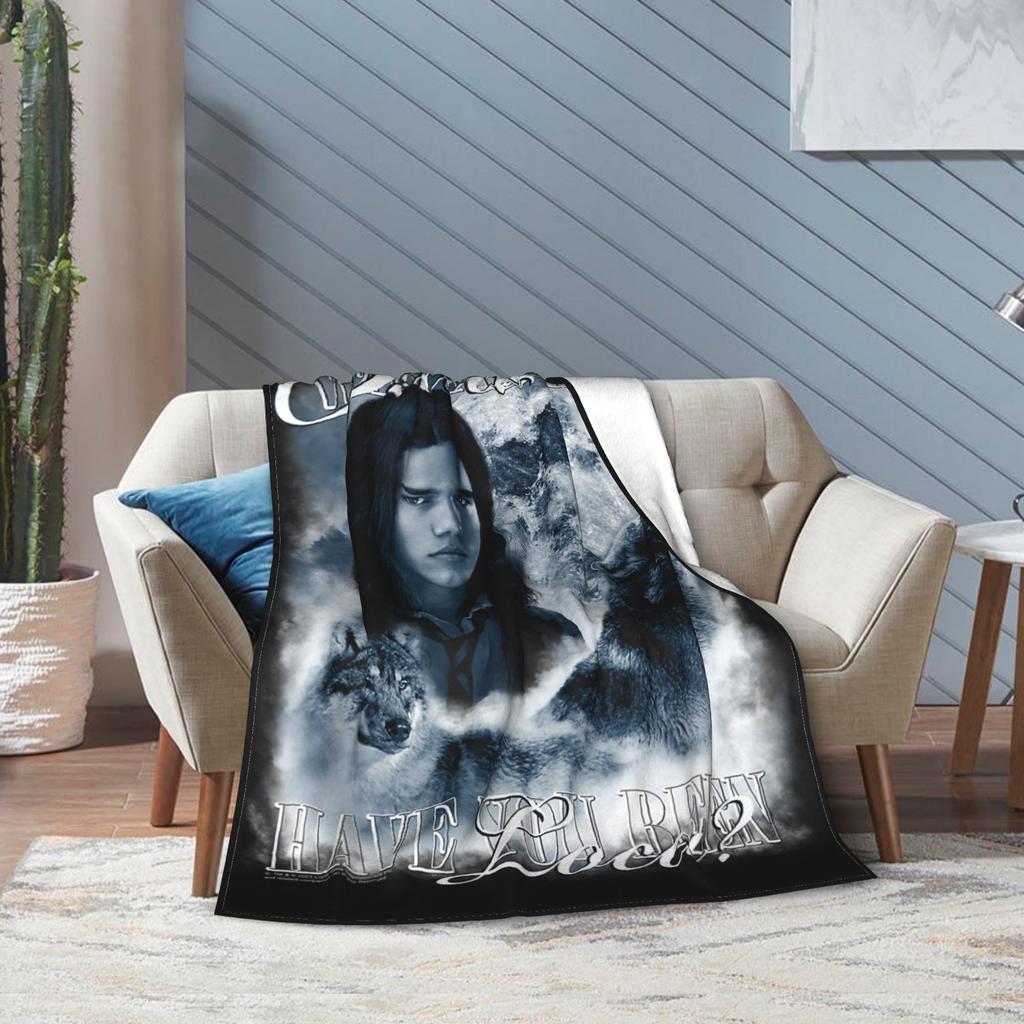 Twilight Saga Jacob Wolf Moon Loca Velvet Throw Fashion Blankets Retro Movie for Home Knitted Fashion Blanket Car Lightweight Portable Quilt