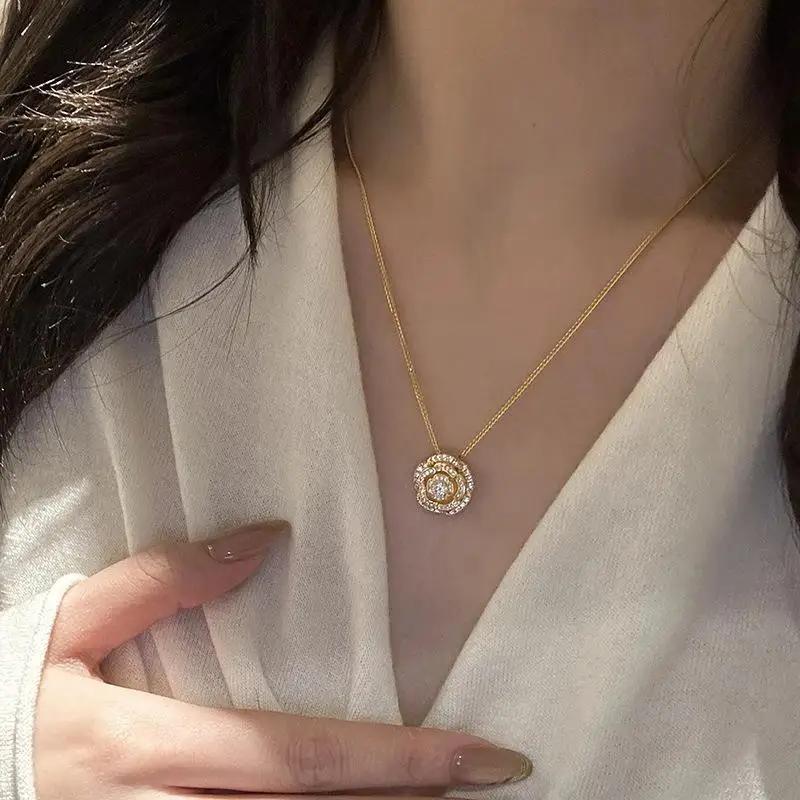 Exquisite and Dazzling Rotatable Camellia Flower Necklace New In Diamond Inlaid Elegant Pendant Fashion Wedding Jewelry