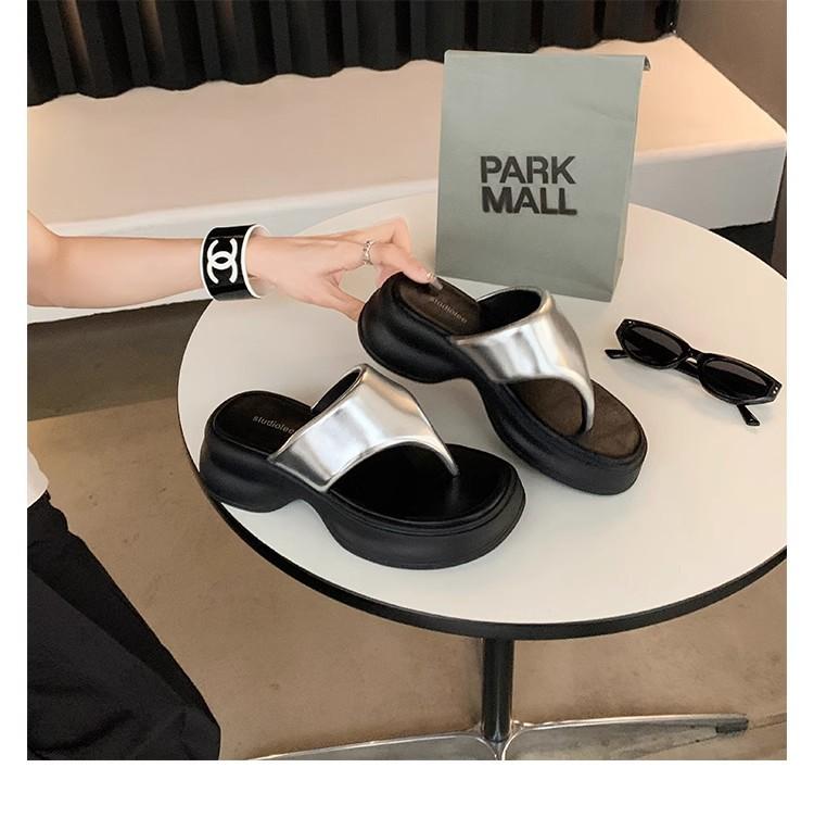 The spot is sent in seconds! Grape mother has the same shoes, small people are fashionable, thick soles increase the feeling of stepping on 