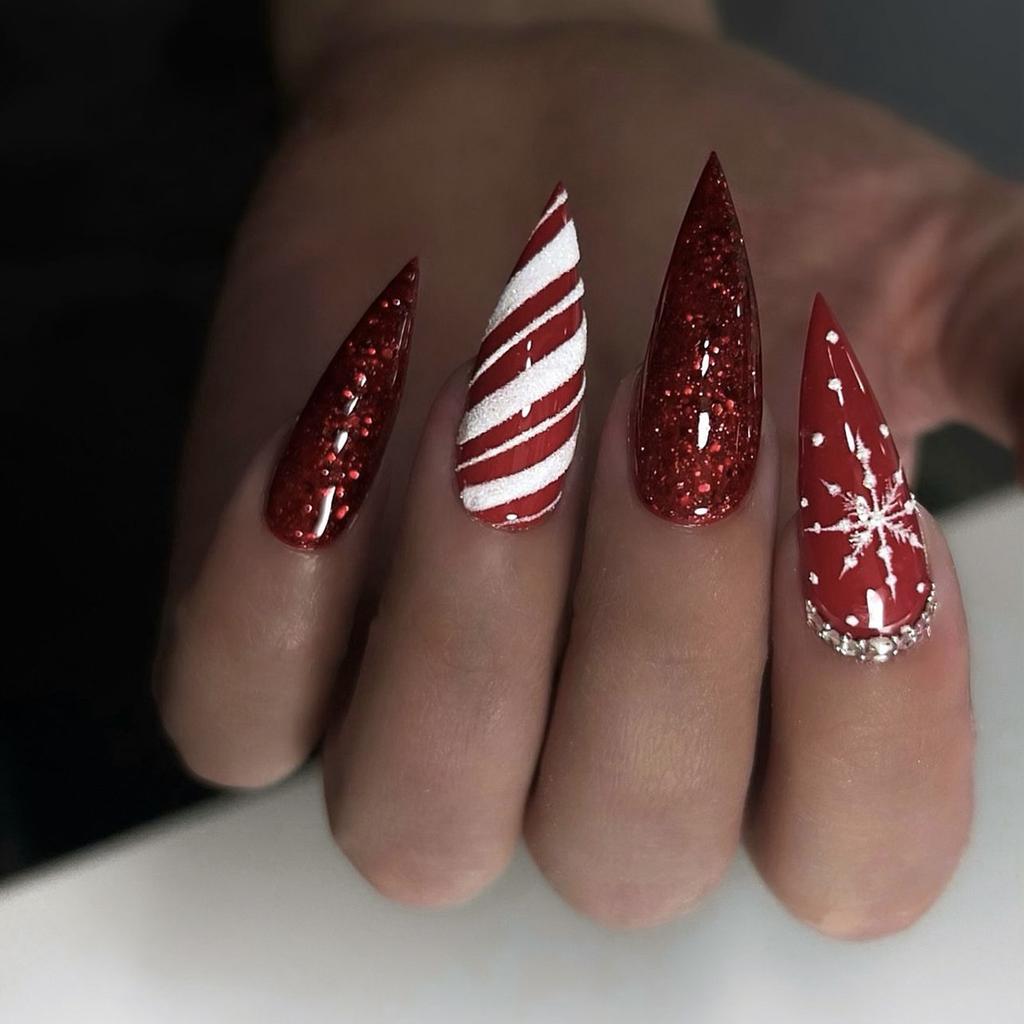 24 Stück Weihnachtskleidung Rüstung Schneeflocke Liebe Schneemann Maniküre Kurze Mandel Schleife Europäisch und Amerikanisch Lange Nagelstücke