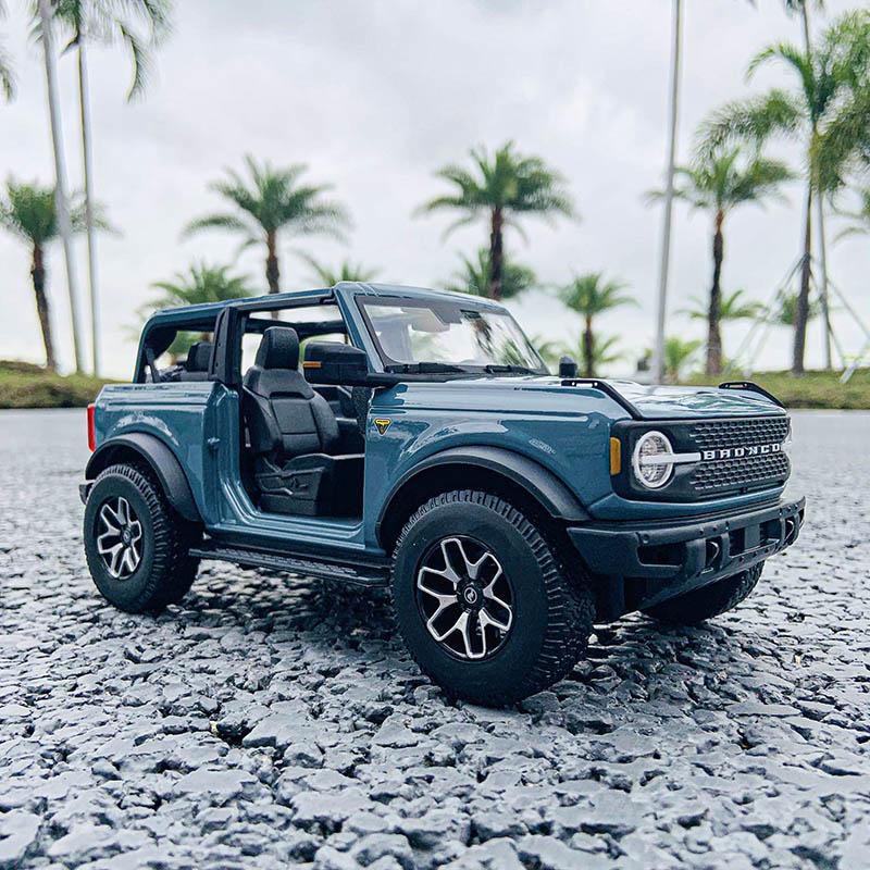 Maisto 1:18 Ford 2021 Bronco Badlands Off-road Vehicle Alloy Retro Car Model Classic Car Model Car Decoration Collection Gift